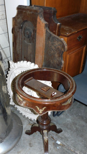 Lot 054 - Group lot in French antique style side table base with ormalou detaili