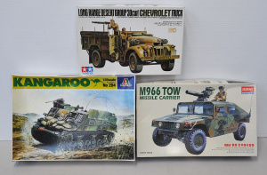 Lot 096 - 3 x boxed vintage unmade plastic 1 35 scale Model Kits - Military Vehi