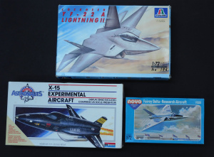 Lot 100 - 3 x boxed unmade plastic 1 72 scale Model Kits - Experimenta Test Jets