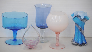 Lot 140 - Group lot of art glass inc NZ studio hand blown basket, Italian stemme