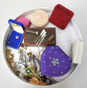 Lot 142 - Group lot Jewellery, Watches & Jewellery boxes inc Chatelaine Bras