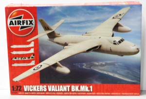 Lot 151 - Boxed vintage unmade plastic 1 72 scale Model Kit - Vickers Valiant BK
