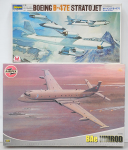 Lot 131 - 2 x boxed unmade plastic Model Kits 1 72 Scale Heavy Military Jets - B