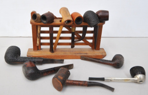 Lot 150 - Group of vintage tobacco pipes in various woods, some with Bakelite mo