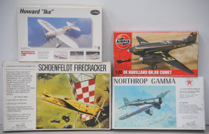 Lot 153 - 4 x boxed unmade plastic Model Kits - Racing Prop Planes - 1 72 De Hav