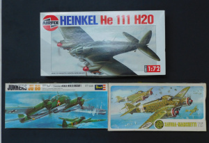 Lot 155 - 3 x boxed unmade plastic Model Kits 1 72 WW2 Axis Bombers by maker s -