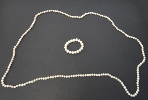 Lot 169 - 2 pces Natural Pearl Jewellery inc Long Strand Necklace 145cm & Br