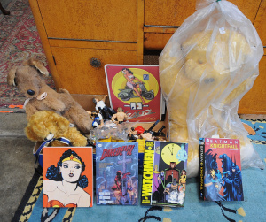 Box Lot of Mixed Kids Toys inclLego Mini Figs, WWE Action Figuies, Comic Books e