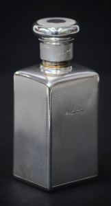 Hallmarked London 1929 Sterling Silver Scent Bottle with turned finish - screw t