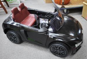 Lot 054 - Kids' electric ride on Audi R8 Spyder with inbuilt USB music player, c