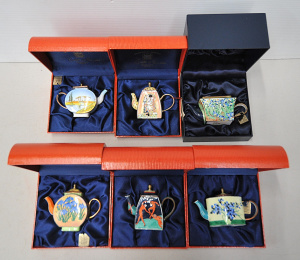 Lot 086 - 6 x Miniature Enamel Teapots (all slight af) inc 5 x Boxed Charlotte d