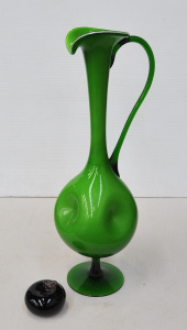 Lot 109 - 2 pieces of retro Italian art glass inc green ewer style vase (50cm H,