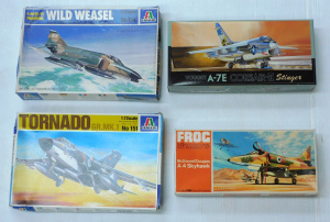 Lot 152 - 4 x boxed unmade plastic Model Kits 1 72 scale Military Jets, various