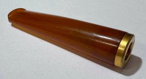 Lot 175 - c1910 Amber cigarette holder with 9ct gold band to top - 7cms L