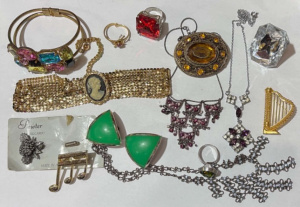 Lot 037 - Grp costume jewellery - rhinestone oval brooch, diamante necklace, gil