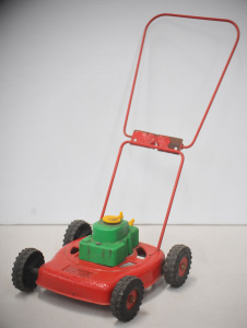 Lot 098 - Vintage Kids Metal Toy Wyn-Toy Rotary Push Mower