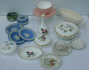 Lot 168 - Group lot of Wedgwood inc Pale Blue Jasperware trinket Box & Pin d