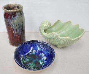 Lot 179 - 3 x pieces Vintage Australian Pottery - Robert Langley Bowl w incised