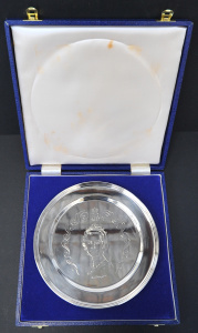 Hallmarked Sterling Silver HMQ Elizabeth II Silver Jubilee Plate - Boxed approx