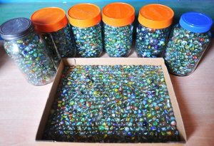 Lot 024 - Group Lot Vintage Assorted Glass Marbles incl Heaps of Cats Eye Marble