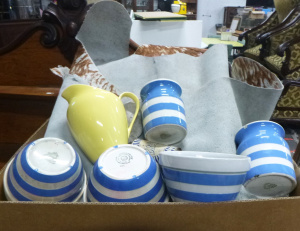 Lot 027 - Box vintage items inc, Cow skin rug & domestic pottery, TG Green,