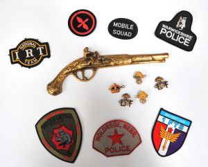 Lot 041 - Group lot - Brass British Military Badges & Pins + sew on badges &