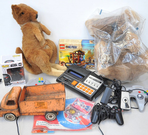 Lot 051 - Lot Mixed Kids Toys & Games incl Plush Toys, Nintendo 64 controlle