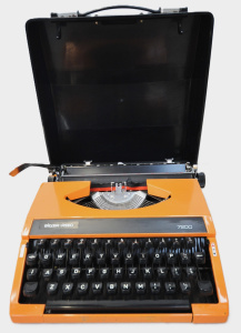 Lot 089 - Retro orange silver eed portable manual Typewriter Model 7200 with Cov