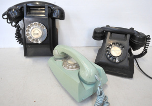 Lot 091 - 3 x Vintage Telephones incl Black Bakelite Desk Telephone, Black Bakel