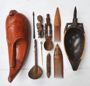 Lot 093 - Group Lot Vintage Wooden & Other Tribal Items - incl Combs, Bowl,