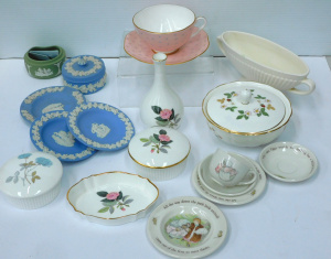 Lot 154 - Group lot of Wedgwood inc Pale Blue Jasperware trinket Box & Pin d