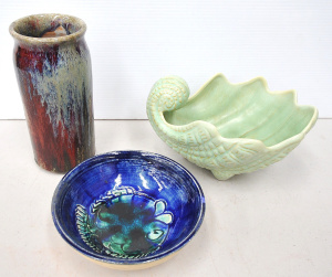 Lot 160 - 3 x pieces Vintage Australian Pottery - Robert Langley Bowl w incised
