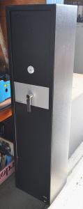 Lot 6 - Modern Sandleford Five Gun Safe w Internal Secondary Ammo Inside & 2