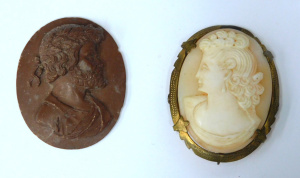 Lot 169 - 2 x vintage cameos - brown portrait of Ariosto (loose) & female ca