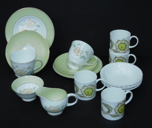 Lot 189 - Group lot vintage Susie Cooper ceramics inc 2 x Green Wildrose Trios,