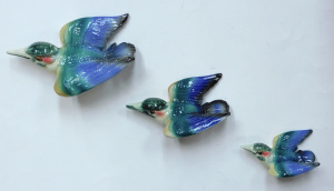 Lot 210 - Vintage Set of 3 Japanese Ceramic Flying Kingfisher graduating Wall P
