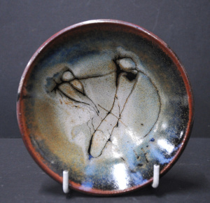 Lot 213 - Small Greg Daly Australian Pottery Dish w Abstract Tenmoku Glaze desig
