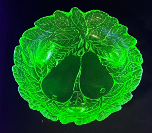Lot 215 - Vintage Indiana Uranium Glass tri footed Sweet Pear Bowl 16cm D