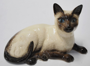 Lot 225 - Royal Doulton Siamese cat sgd Michael Doulton dated 1993 Mod 1559