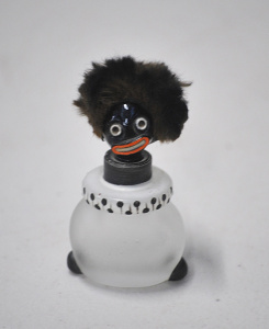 1920s French Vigny Le Golliwogg Miniatrue perfume bottle - Frosted glass base 7