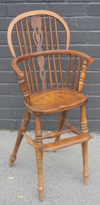 Lot 5 - Vintage elm Windsor style highchair - 87 5cm H