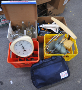 Lot 24 - Large mixed vintage lot inc Minstrel desk fan, Salter double sided groc