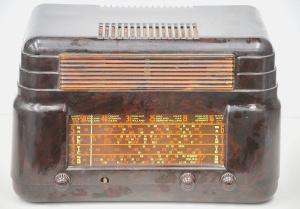 Lot 25 - Vintage 1950s Kreisler Brown Mottled Bakelite Radio Model 11-7 - Missin
