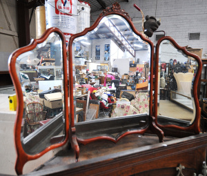 Lot 58 - Victorian style dual fold mahogany vanity mirror - 108cm W