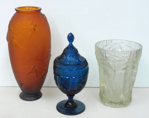 Lot 128 - 3pces AF Glass inc French 1930s Amber Hirondelles - Swallow vase - sig