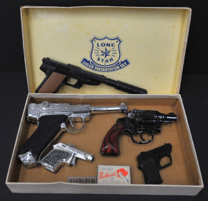 Lot 142 - Group of vintage toy guns in a Lone Star Luger Presentation Set box in