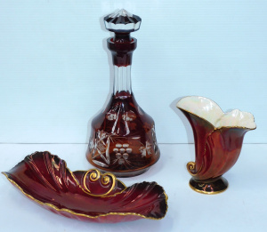 Lot 160 - 3 pces inc 2 x Carlton Ware Rouge Royale leaf vase & Oblong dish &