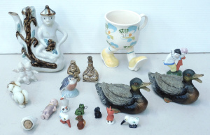 Lot 176 - Group lot of novelly items inc Royal Copenhagen Robin Bird, Miniature