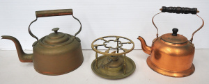 Lot 181 - 2 x vintage copper kettles (larger 27cm W) + brass warming stand