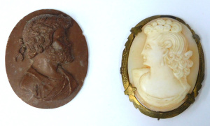 Lot 189 - 2 x vintage cameos - brown portrait of Ariosto (loose) & female ca